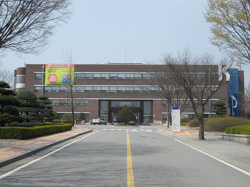 출처: [https://ko.wikipedia.org/wiki/한국기술교육대학교](https://ko.wikipedia.org/wiki/%ED%95%9C%EA%B5%AD%EA%B8%B0%EC%88%A0%EA%B5%90%EC%9C%A1%EB%8C%80%ED%95%99%EA%B5%90)